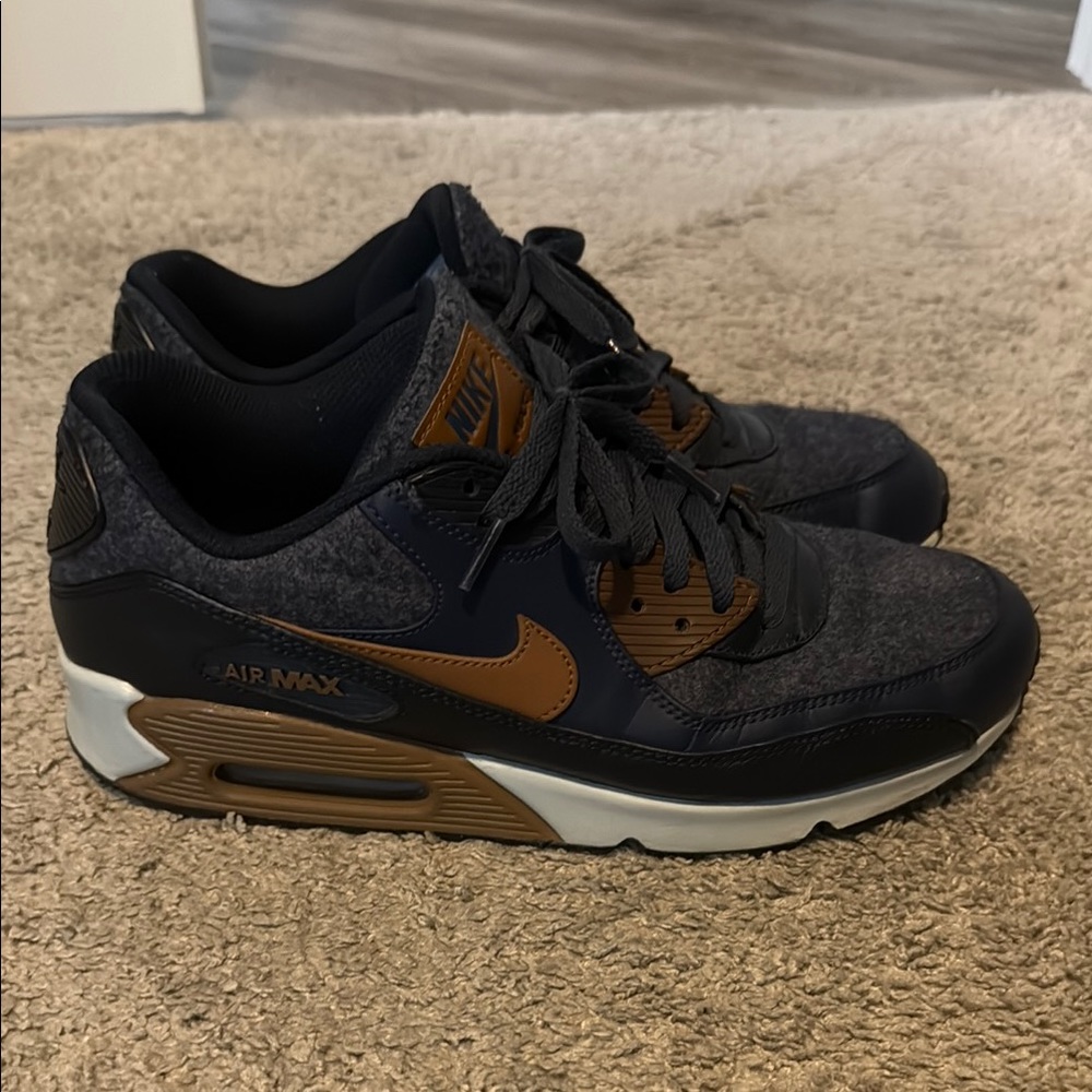 Nike Air Max Men's Blue and Brown Sneakers